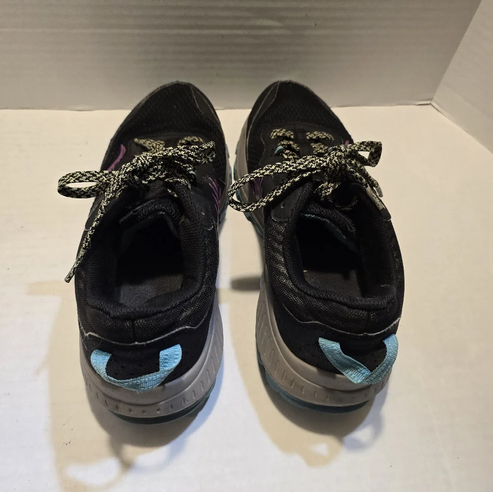 Women running shoes Saucony Brand Used In Good‎ Condition